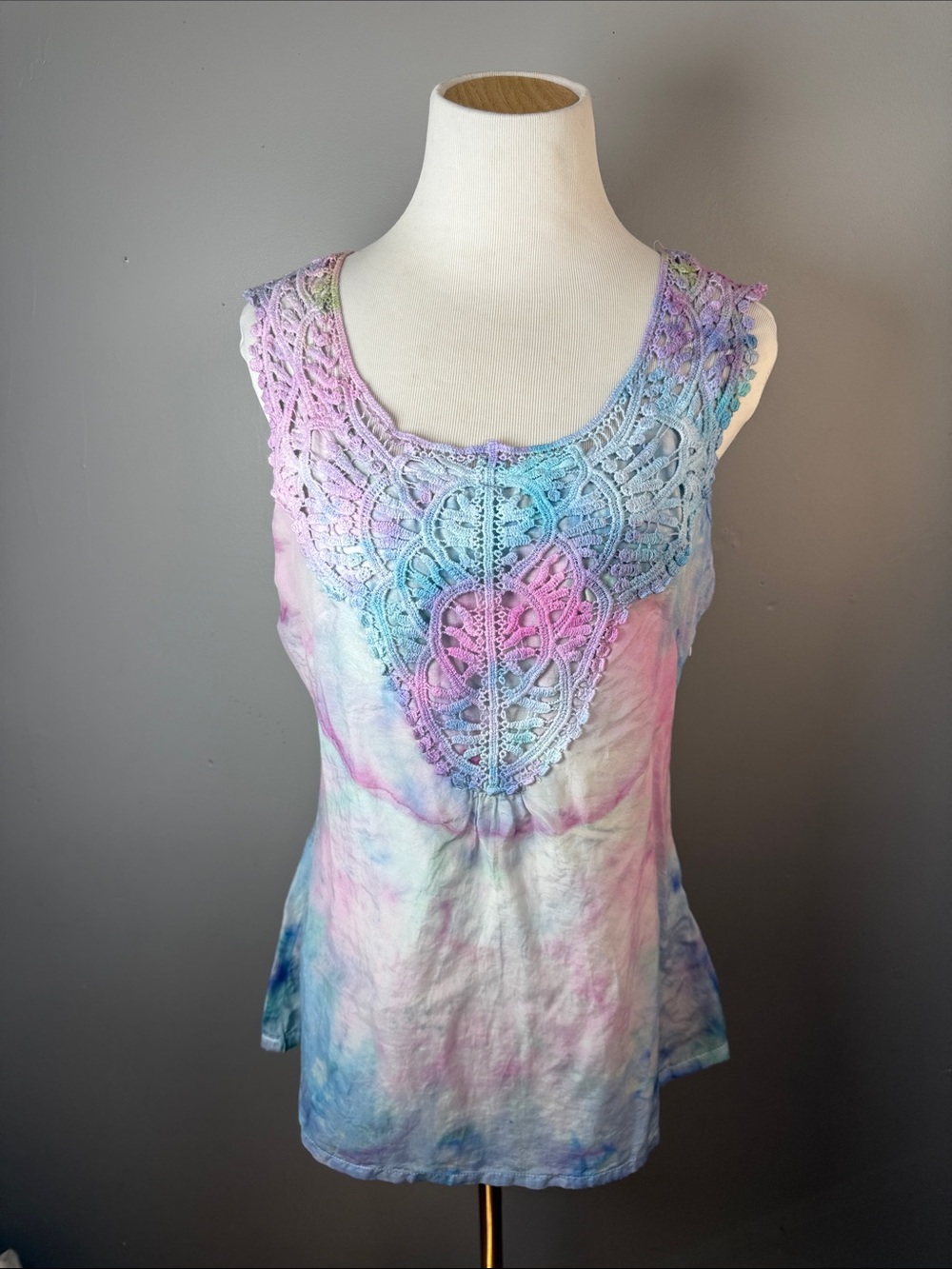 Lace Yoke Tie-Dye Tank Top - Pastel Pink Blue